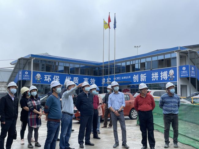视察项目进度。梁观德 摄（建图）.jpg