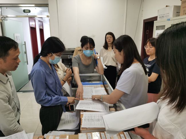 复查资料。梁红玉 摄（建图）.jpg